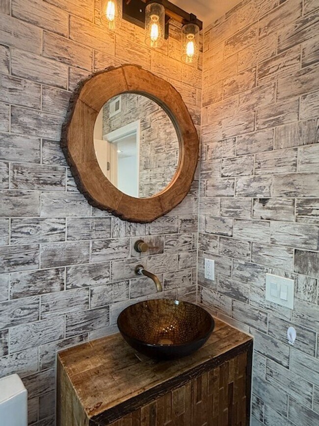 Building Photo - Unique Condo in Huntington Harbor