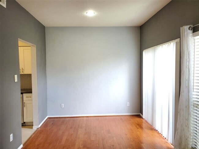 Building Photo - 1818 Augusta Dr