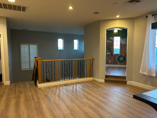 Building Photo - 4075 E Oxford Ln