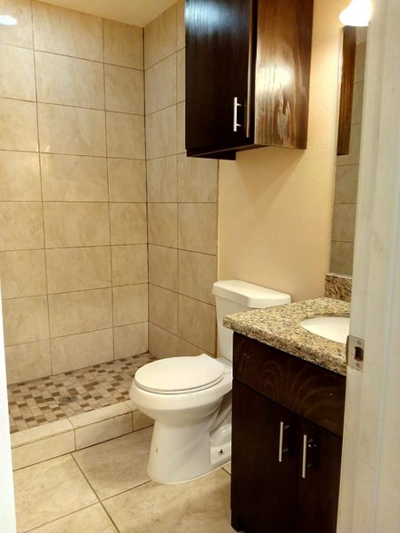 Building Photo - 1302 Quitaca Dr