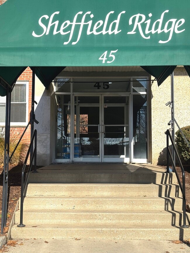 Building Photo - 45 Maple St