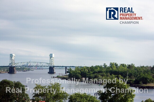 Building Photo - Luxury Condo with Water Views in Heart of Wilmington