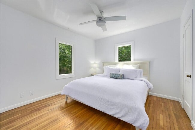 Building Photo - 406 W 55th St