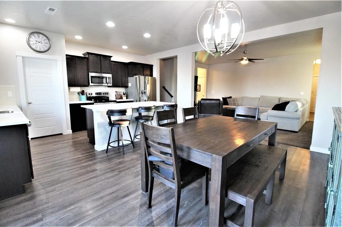 Building Photo - 119 S Baraya Way