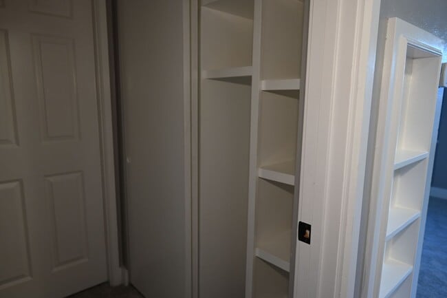 Building Photo - Very Cute 1 Bd/1Ba back half of duplex.