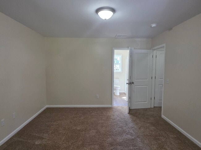 Building Photo - 113 Towne Pk E Dr