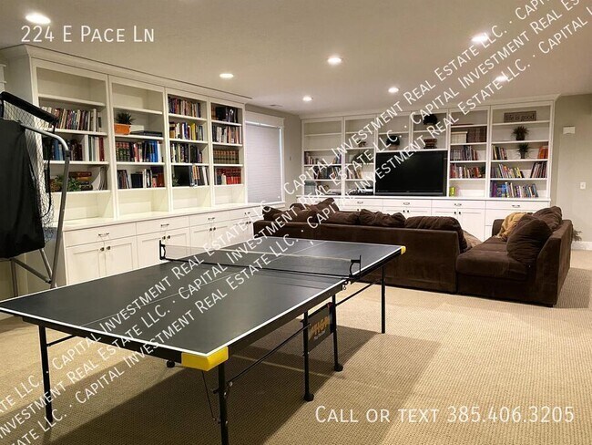 Building Photo - 224 E Pace Ln