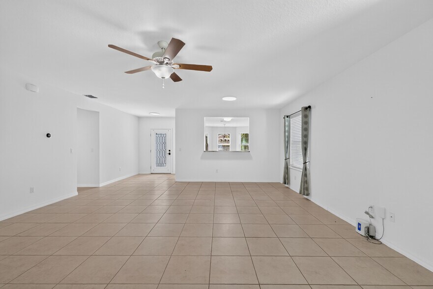 Building Photo - 345 Red Kite Dr