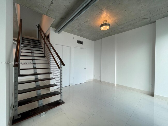 Building Photo - 690 SW 1st Ct