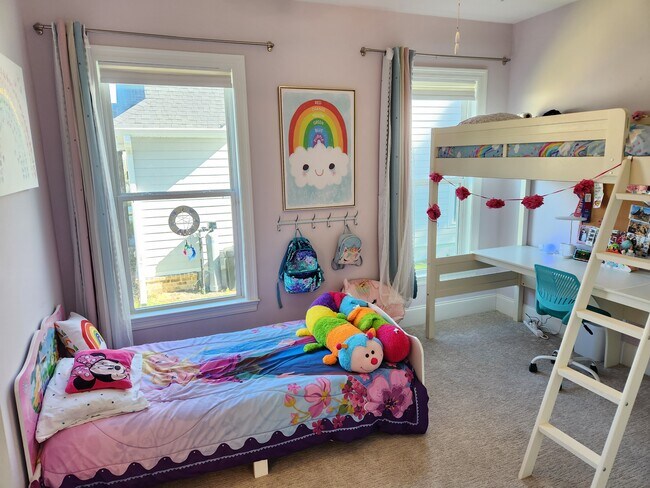 Building Photo - 5855 Vlg Rdg Wy