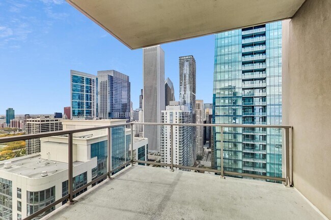 Building Photo - 420 E Waterside Dr