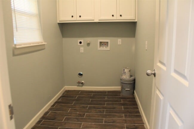 Building Photo - 724 Bowie St