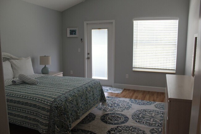 Building Photo - 3 bed 2.5 bath Riverview Home w/ Pool