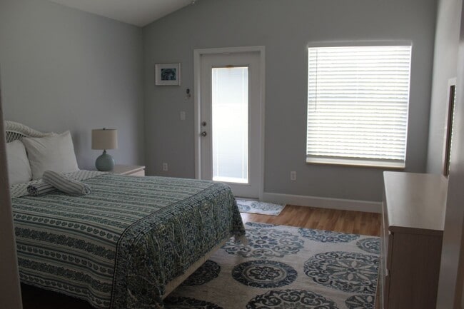 Building Photo - Furnished Riverview Home w/ Pool