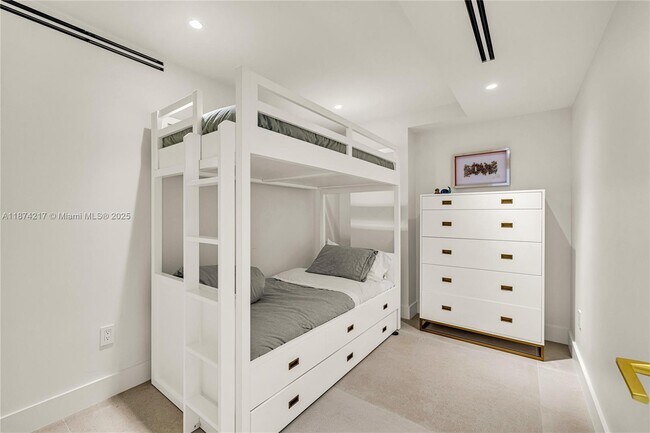 Building Photo - 10205 Collins Ave