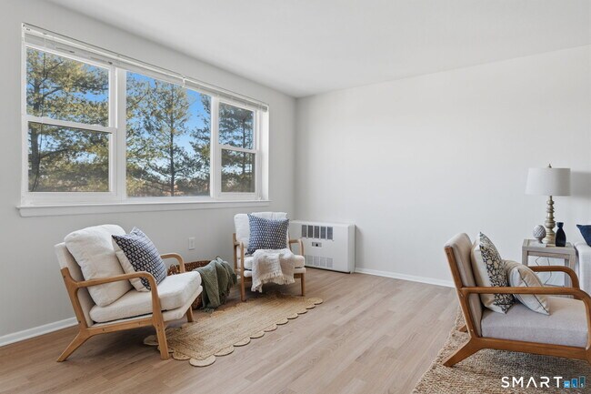 Building Photo - 887 Farmington Ave