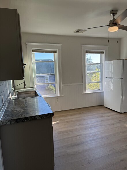 Building Photo - 643 Rathbun St