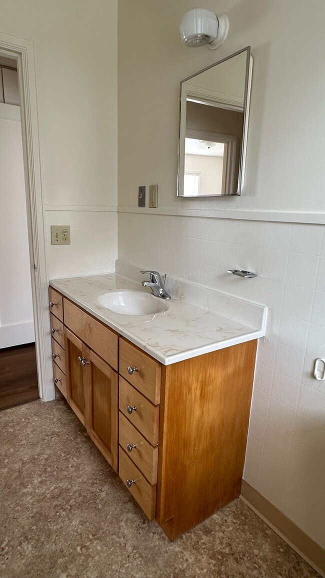 Building Photo - 3511 Albee St