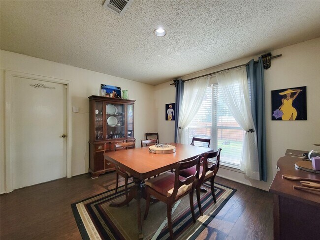 Building Photo - 25303 Avery Hill Ln