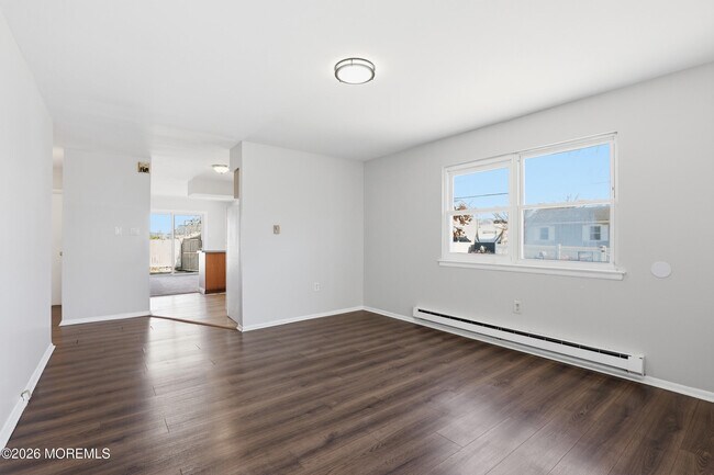 Building Photo - 201 6th St