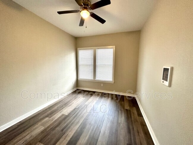 Building Photo - 1827B Proctor Ave