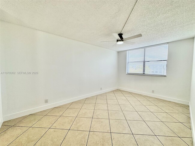 Building Photo - 2401 Riverside Dr