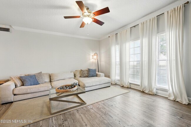 Building Photo - 43 Jardin De Mer Pl