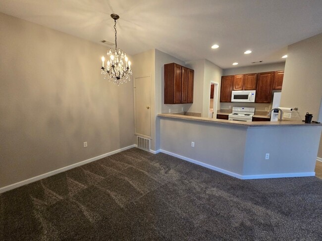 Building Photo - Fresh 2 bedroom, 2 bathroom condo located in Meadows on the Parkway in the heart of Boulder.