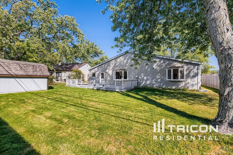 Building Photo - 15028 Holiday Ct