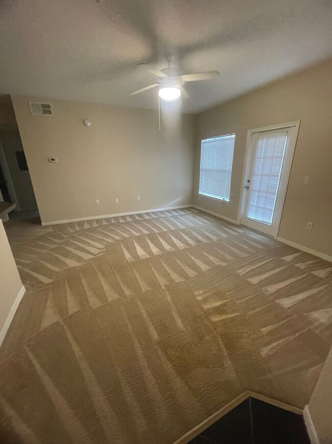 Building Photo - Gated Townhome in MetroWest