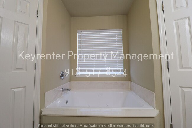 Building Photo - 3 Bed | 2 Bath in Collinsville!