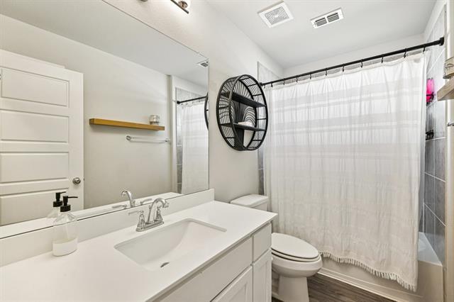 Building Photo - 312 Scenic Point Dr