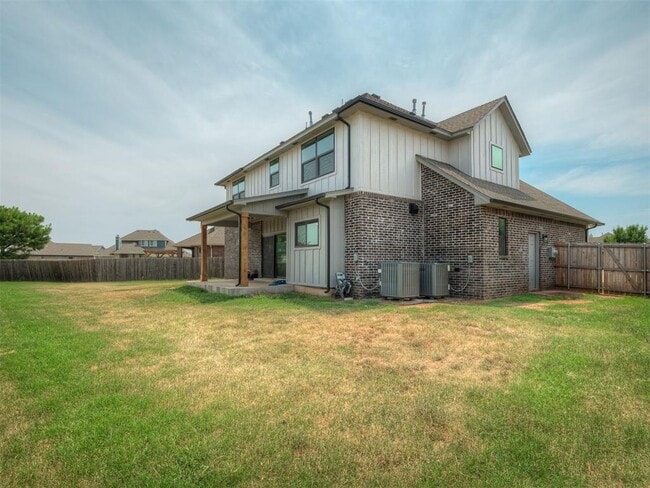 Building Photo - 1413 Zachary Ln