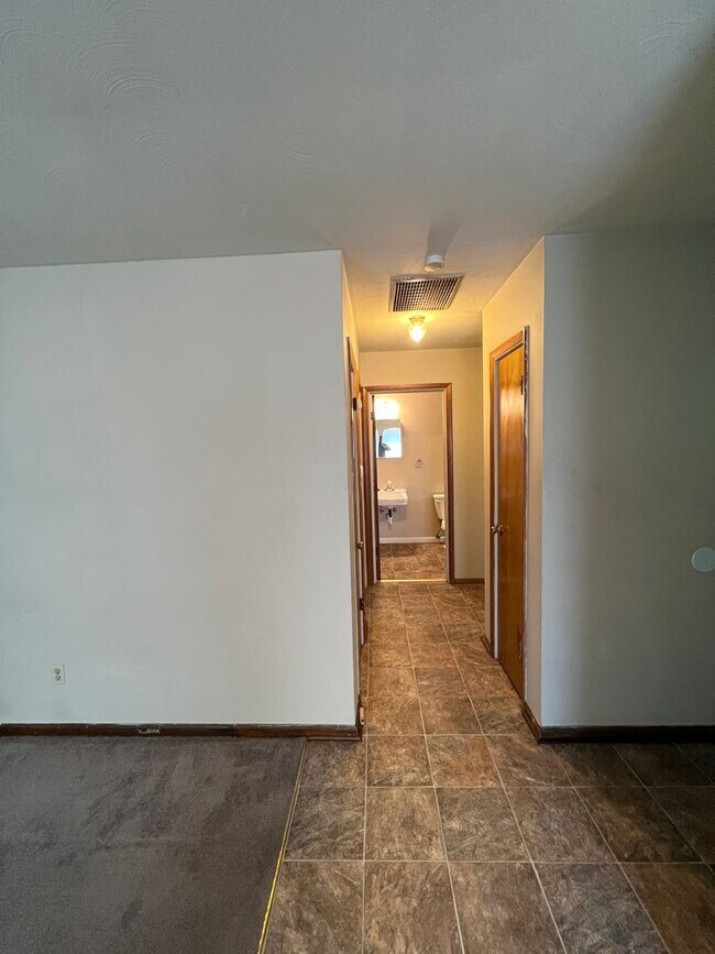 Building Photo - Nicholas538