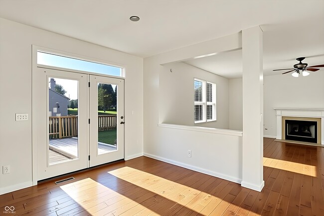 Building Photo - 2161 Silver Rose Dr