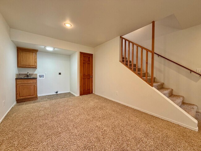 Building Photo - 6686 Washington 291B