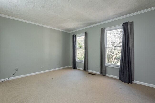 Building Photo - 420 Shelbyville Rd