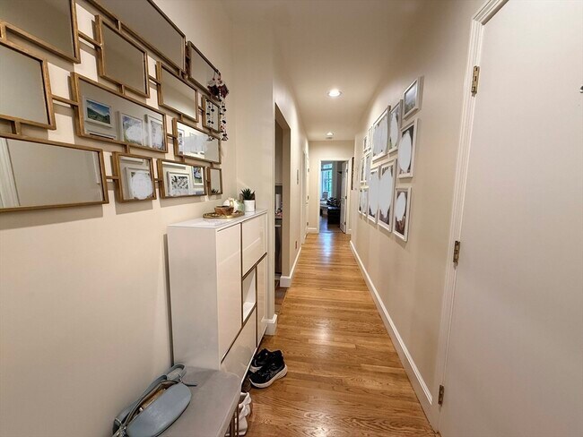Building Photo - 1083 Beacon St