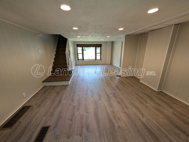 Building Photo - Beautifully Updated Amherst Rental with Large Living Spaces