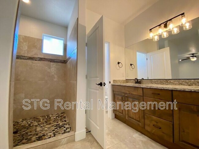 Building Photo - 2473 350 N