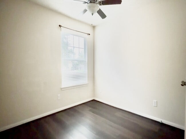 Building Photo - 11823 Green Colling Park Dr