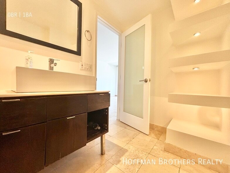 Building Photo - 3947 Los Feliz Blvd