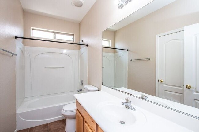 Building Photo - 5Bedroom/3Bath San Tan Vally Home!