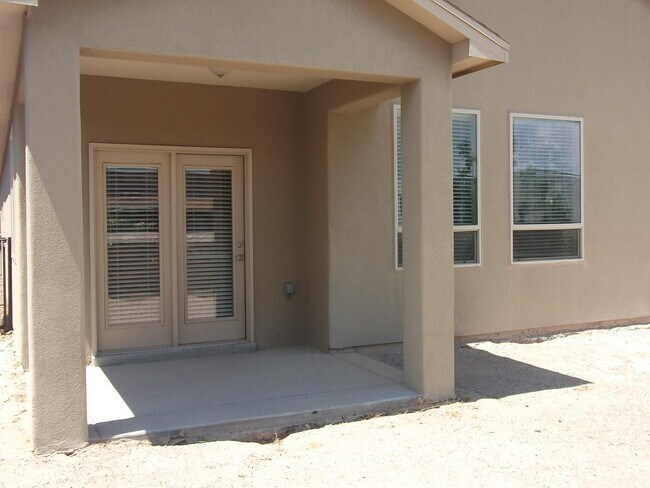 Building Photo - 857 Blue Park Ave