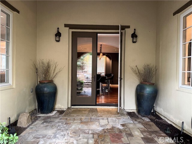 Building Photo - 19 Momento