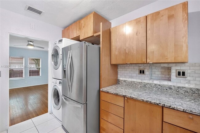 Building Photo - 608 El Vedado