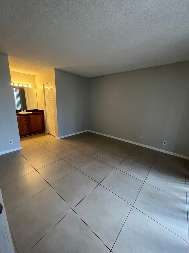 Building Photo - ONE BEDROOM ONE BATHROOM! WATERFRONT COMMU...