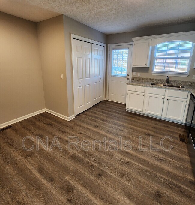 Building Photo - 215 Green Acre Ln