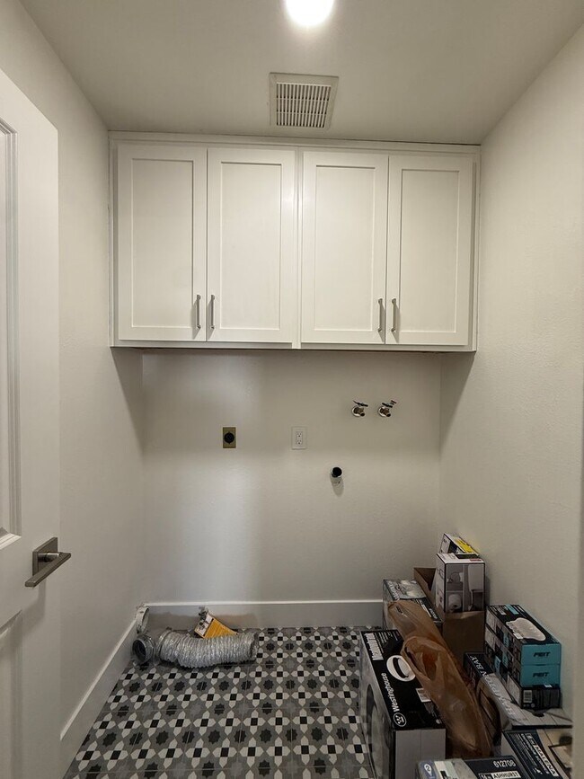 Building Photo - Just Beautifully Updated Village Hills Single Story Home in Orcutt