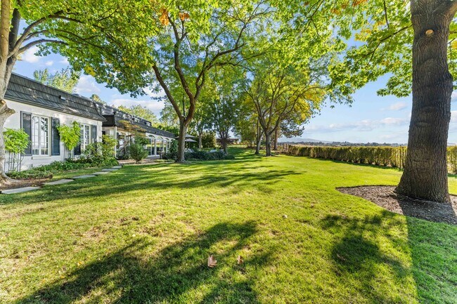 Building Photo - Fully Furnished Luxury Estate in Boise's Lower Highlands